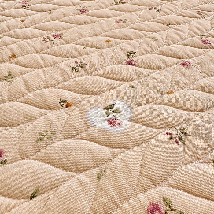 91家纺网 家纺一手货源 找家纺 汣沐生活 2025新款可水洗针织棉印花款夹棉床盖床盖三件套 舒雅