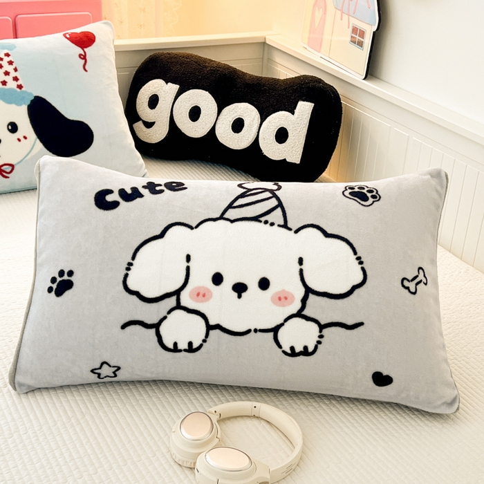 91家纺网 家纺一手货源 找家纺 倾慕家纺 2026新款数码大版牛奶绒单枕套 小帽狗