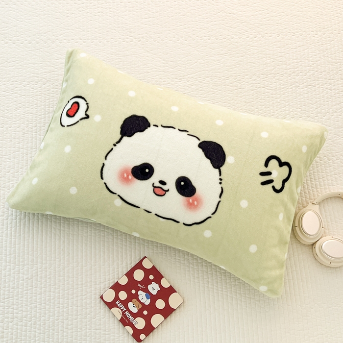 91家纺网 家纺一手货源 找家纺 倾慕家纺 2026新款数码大版牛奶绒单枕套 小熊猫