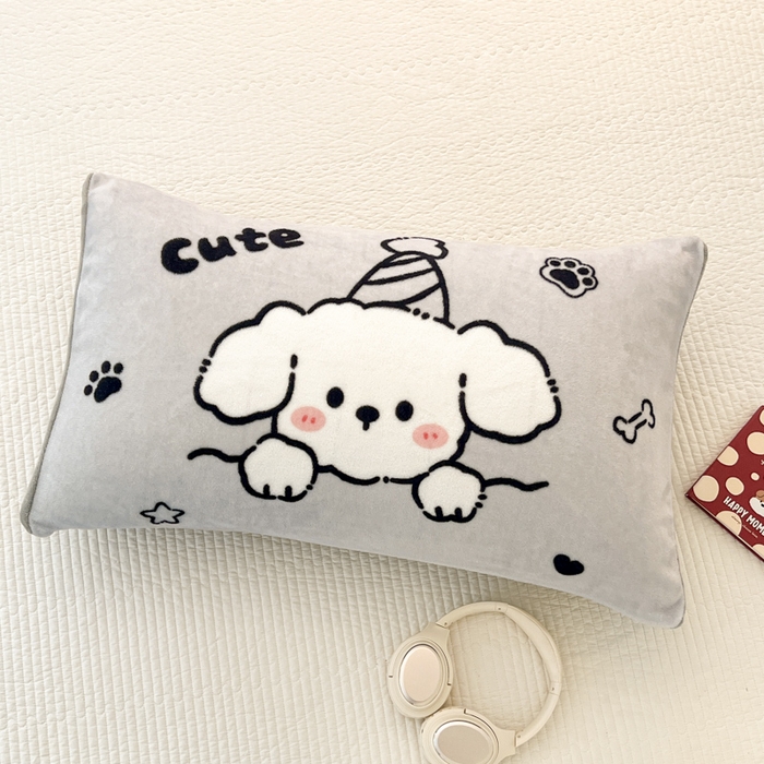 91家纺网 家纺一手货源 找家纺 倾慕家纺 2026新款数码大版牛奶绒单枕套 小帽狗