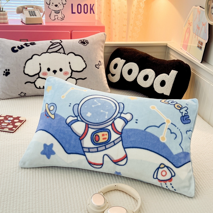 91家纺网 家纺一手货源 找家纺 倾慕家纺 2026新款数码大版牛奶绒单枕套 太空人