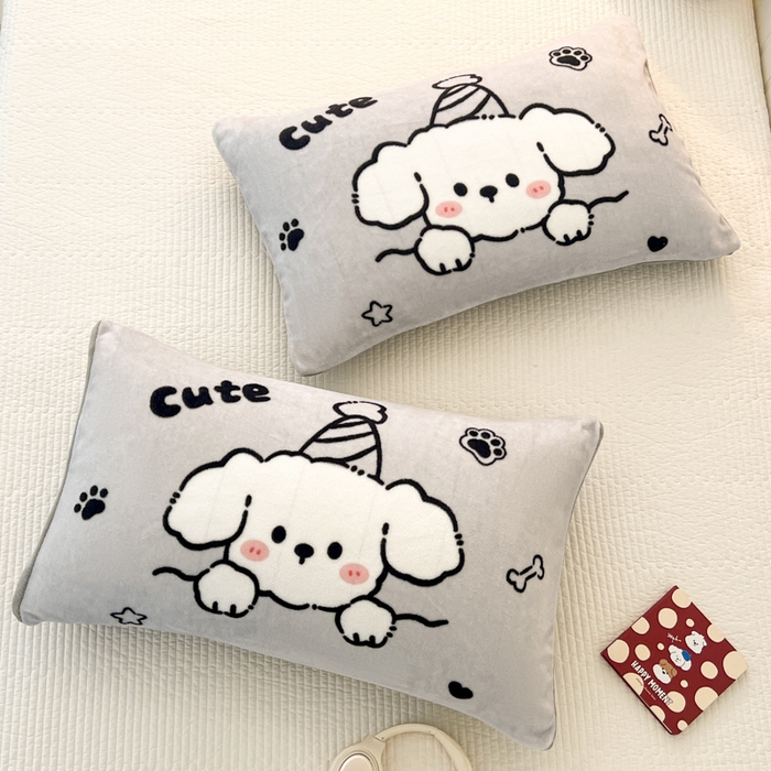 91家纺网 家纺一手货源 找家纺 倾慕家纺 2026新款数码大版牛奶绒单枕套 小帽狗