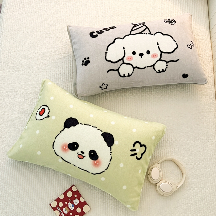 91家纺网 家纺一手货源 找家纺 倾慕家纺 2026新款数码大版牛奶绒单枕套 小熊猫