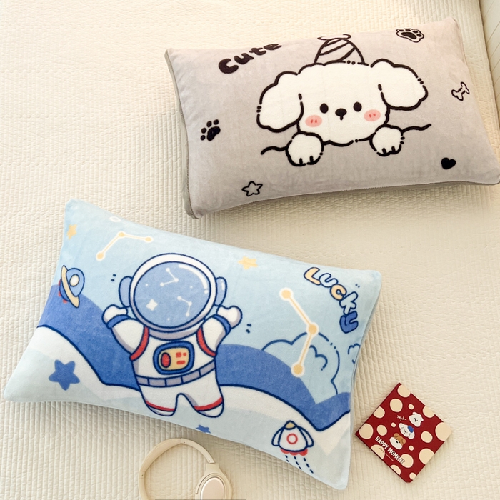 91家纺网 家纺一手货源 找家纺 倾慕家纺 2026新款数码大版牛奶绒单枕套 太空人