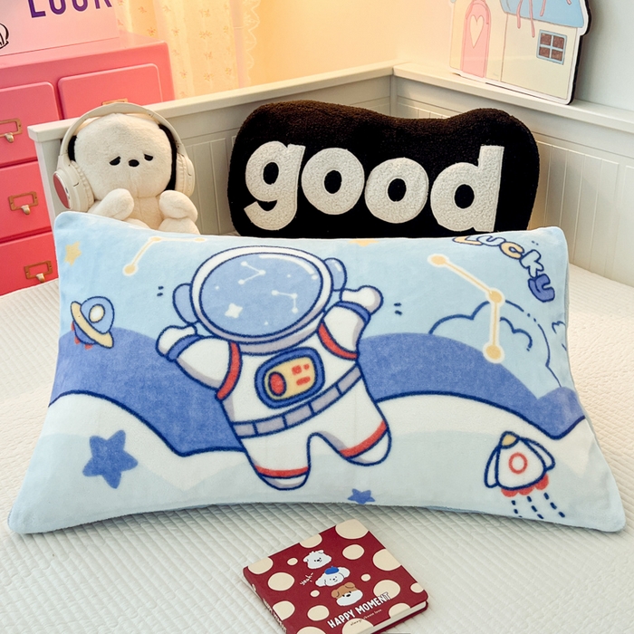 91家纺网 家纺一手货源 找家纺 倾慕家纺 2026新款数码大版牛奶绒单枕套 太空人