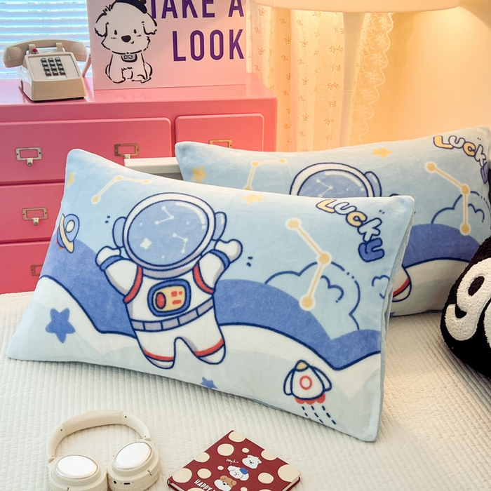 91家纺网 家纺一手货源 找家纺 倾慕家纺 2026新款数码大版牛奶绒单枕套 太空人