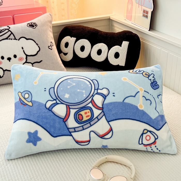 91家纺网 家纺一手货源 找家纺 倾慕家纺 2026新款数码大版牛奶绒单枕套 太空人