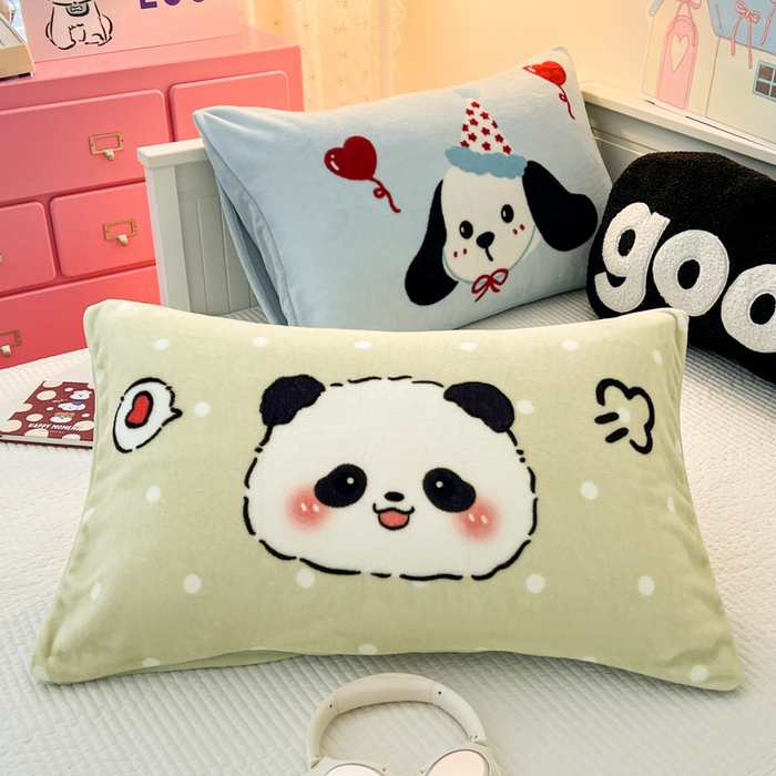 91家纺网 家纺一手货源 找家纺 倾慕家纺 2026新款数码大版牛奶绒单枕套 小熊猫