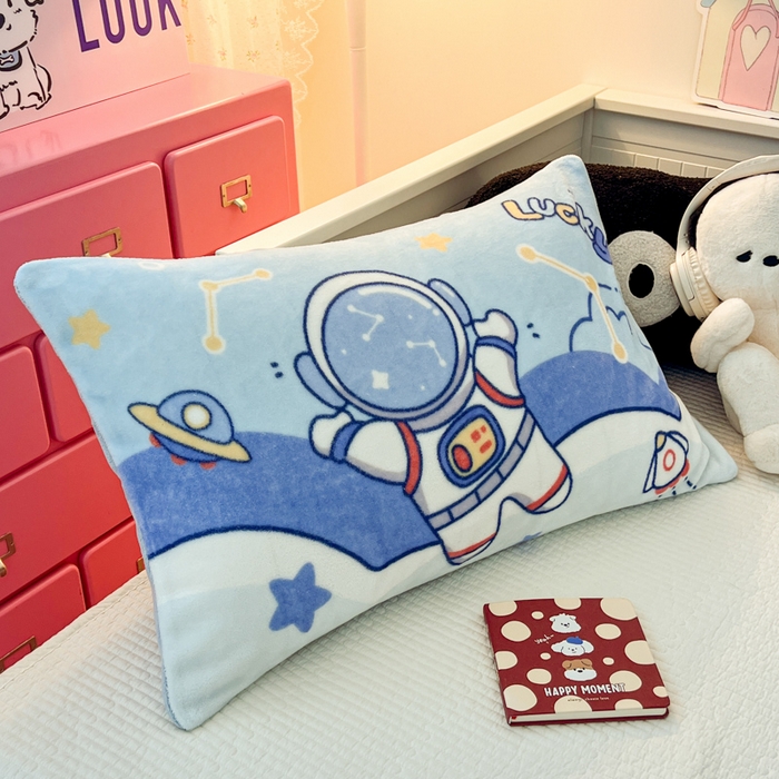 91家纺网 家纺一手货源 找家纺 倾慕家纺 2026新款数码大版牛奶绒单枕套 太空人