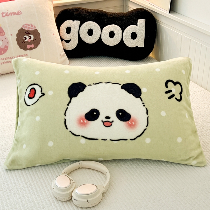 91家纺网 家纺一手货源 找家纺 倾慕家纺 2026新款数码大版牛奶绒单枕套 小熊猫