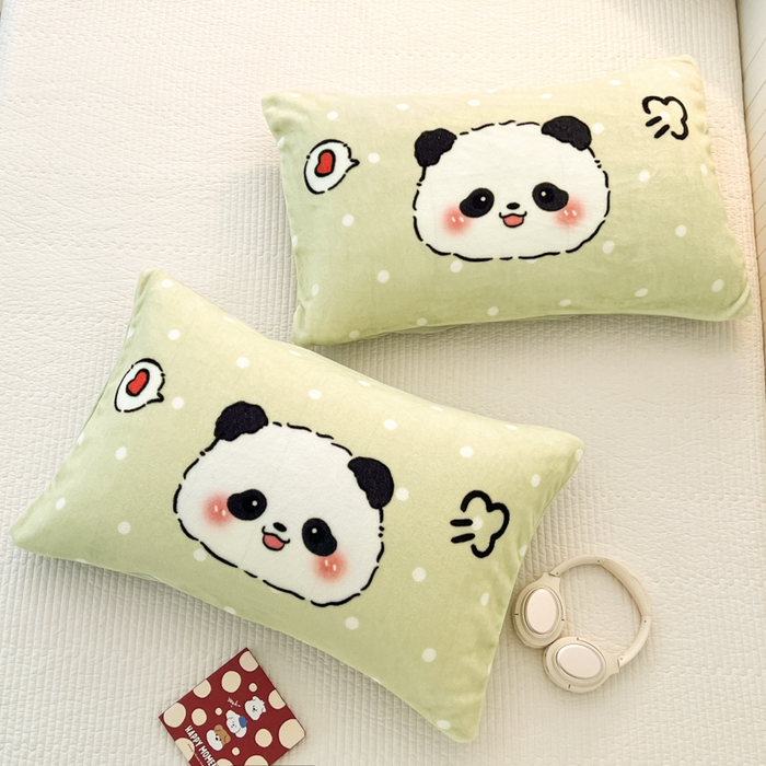 91家纺网 家纺一手货源 找家纺 倾慕家纺 2026新款数码大版牛奶绒单枕套 小熊猫