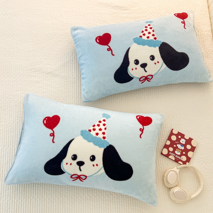 91家纺网 家纺一手货源 找家纺 倾慕家纺 2026新款数码大版牛奶绒单枕套 大耳朵狗