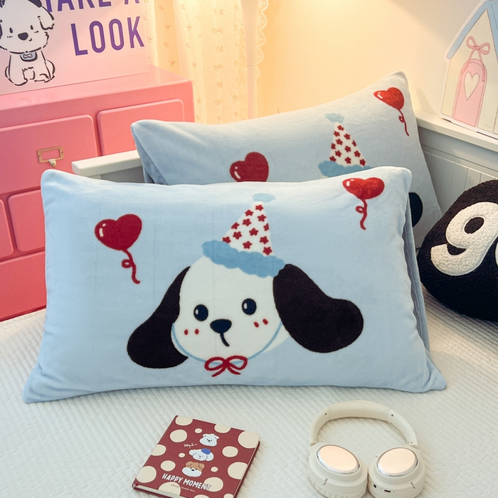 91家纺网 家纺一手货源 找家纺 倾慕家纺 2026新款数码大版牛奶绒单枕套 大耳朵狗