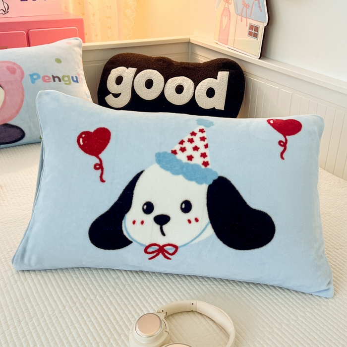 91家纺网 家纺一手货源 找家纺 倾慕家纺 2026新款数码大版牛奶绒单枕套 大耳朵狗