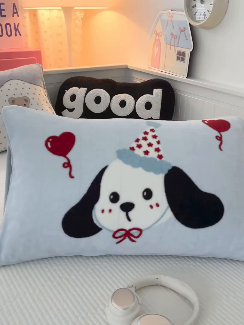 91家纺网 家纺一手货源 找家纺 倾慕家纺 2026新款数码大版牛奶绒单枕套 大耳朵狗