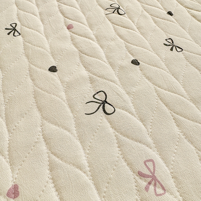 91家纺网 家纺一手货源 找家纺 汣沐生活 2025新款可水洗针织棉印花款夹棉床盖床盖三件套 小美满