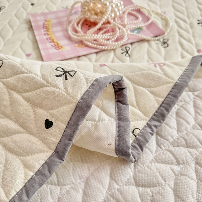 91家纺网 家纺一手货源 找家纺 汣沐生活 2025新款可水洗针织棉印花款夹棉床盖床盖三件套 小美满