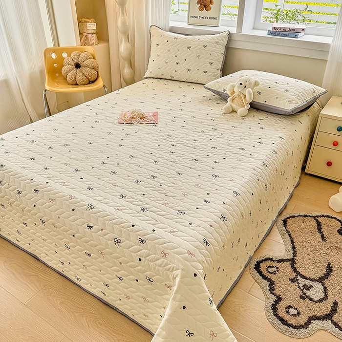 91家纺网 家纺一手货源 找家纺 汣沐生活 2025新款可水洗针织棉印花款夹棉床盖床盖三件套 小美满