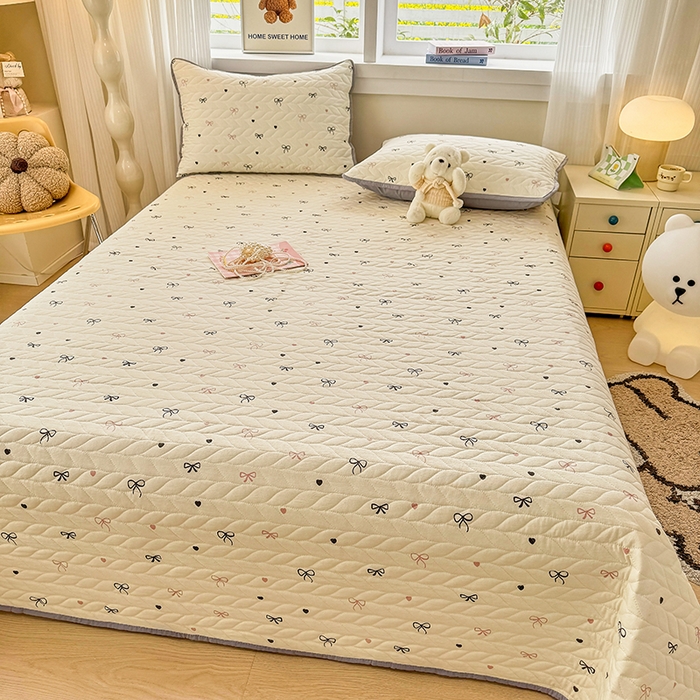 91家纺网 家纺一手货源 找家纺 汣沐生活 2025新款可水洗针织棉印花款夹棉床盖床盖三件套 小美满