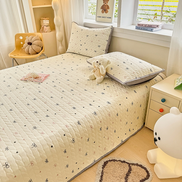 91家纺网 家纺一手货源 找家纺 汣沐生活 2025新款可水洗针织棉印花款夹棉床盖床盖三件套 小美满