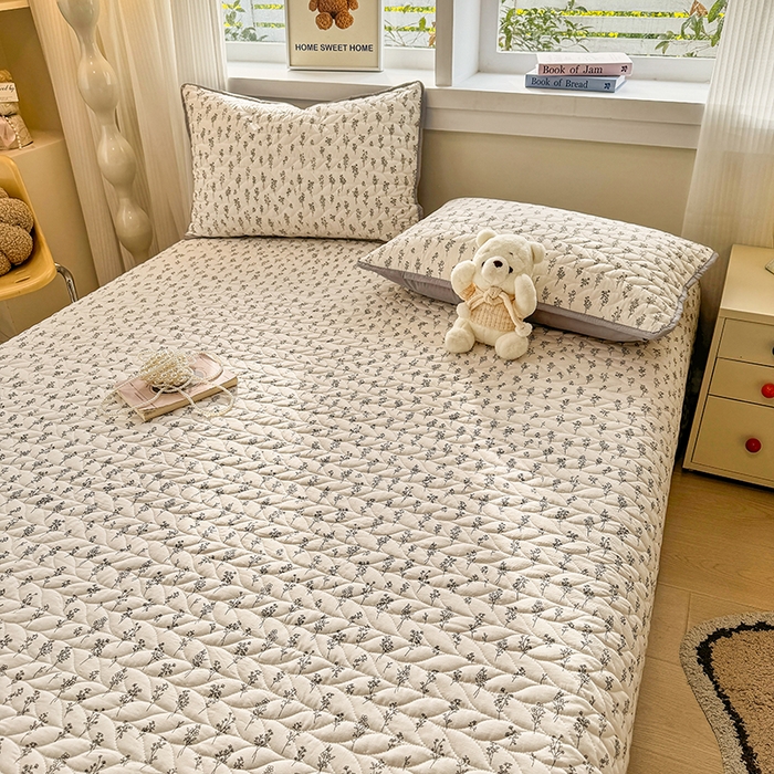 91家纺网 家纺一手货源 找家纺 汣沐生活 2025新款可水洗针织棉印花款夹棉床盖床盖三件套 小晴天