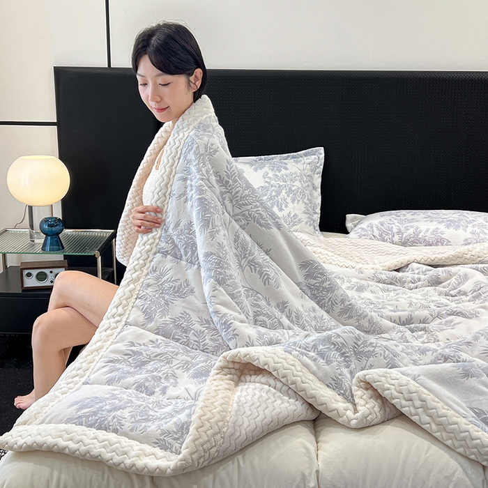 91家纺网 家纺一手货源 找家纺 倾慕家纺 2026新款雕花绒贝贝绒三层复合保暖毯 三层毯乐枝蓝