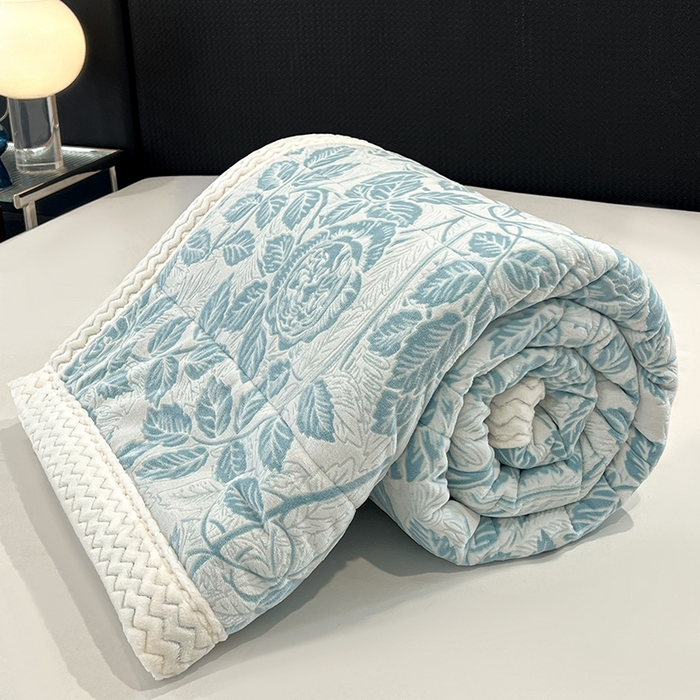 91家纺网 家纺一手货源 找家纺 倾慕家纺 2026新款雕花绒贝贝绒三层复合保暖毯 三层毯爱意浓蓝