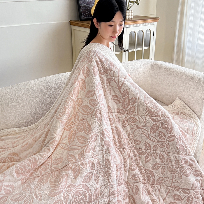 91家纺网 家纺一手货源 找家纺 （总）倾慕家纺 2025新款雕花绒贝贝绒三层复合保暖毯