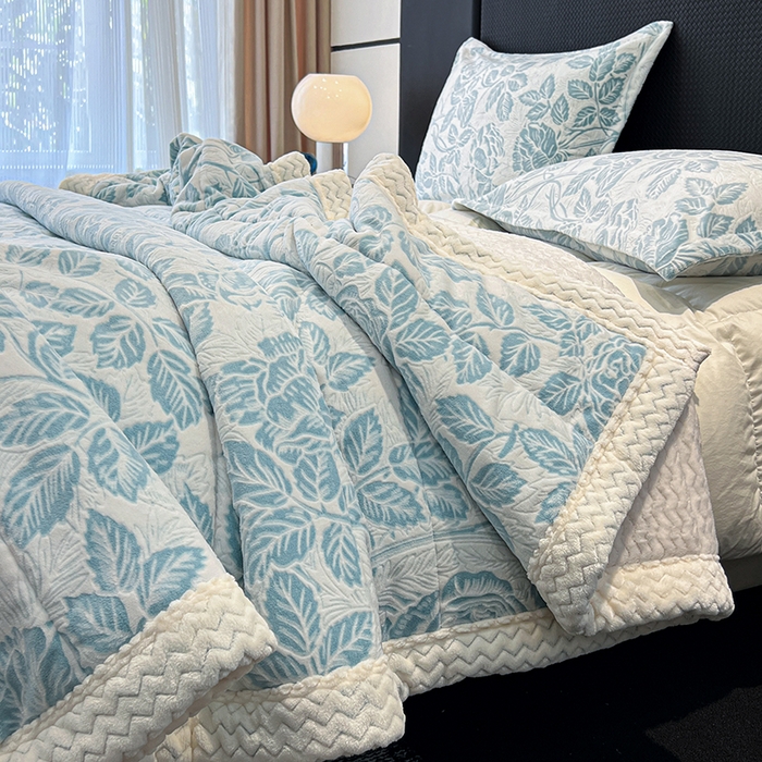 91家纺网 家纺一手货源 找家纺 倾慕家纺 2026新款雕花绒贝贝绒三层复合保暖毯 三层毯爱意浓蓝