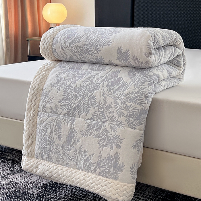 91家纺网 家纺一手货源 找家纺 倾慕家纺 2026新款雕花绒贝贝绒三层复合保暖毯 三层毯乐枝蓝