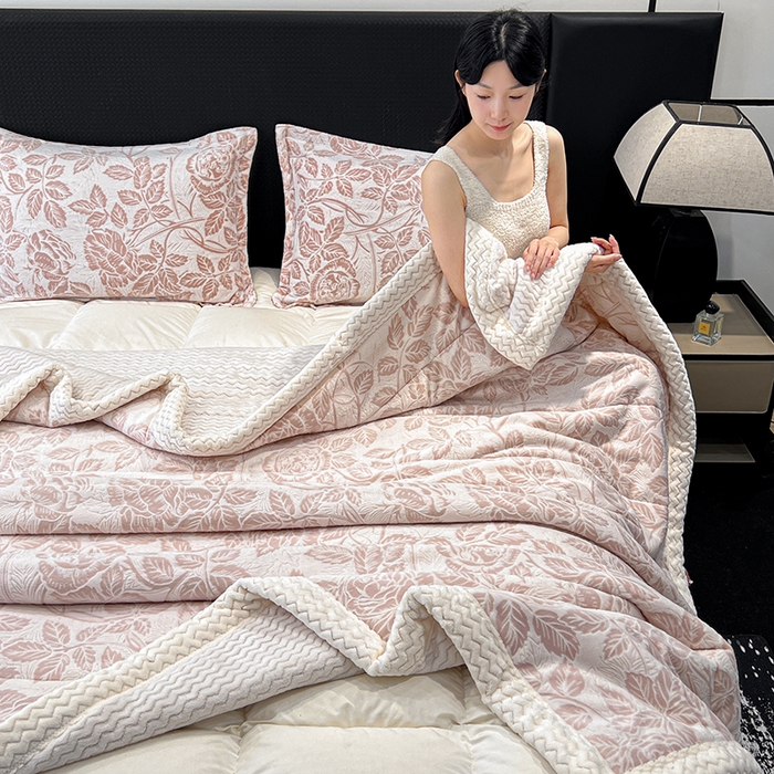 91家纺网 家纺一手货源 找家纺 （总）倾慕家纺 2025新款雕花绒贝贝绒三层复合保暖毯