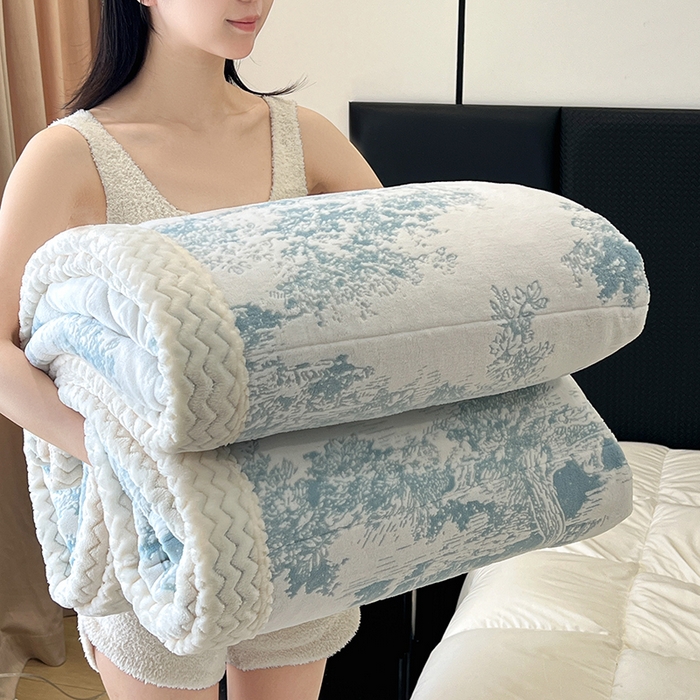 91家纺网 家纺一手货源 找家纺 （总）倾慕家纺 2025新款雕花绒贝贝绒三层复合保暖毯