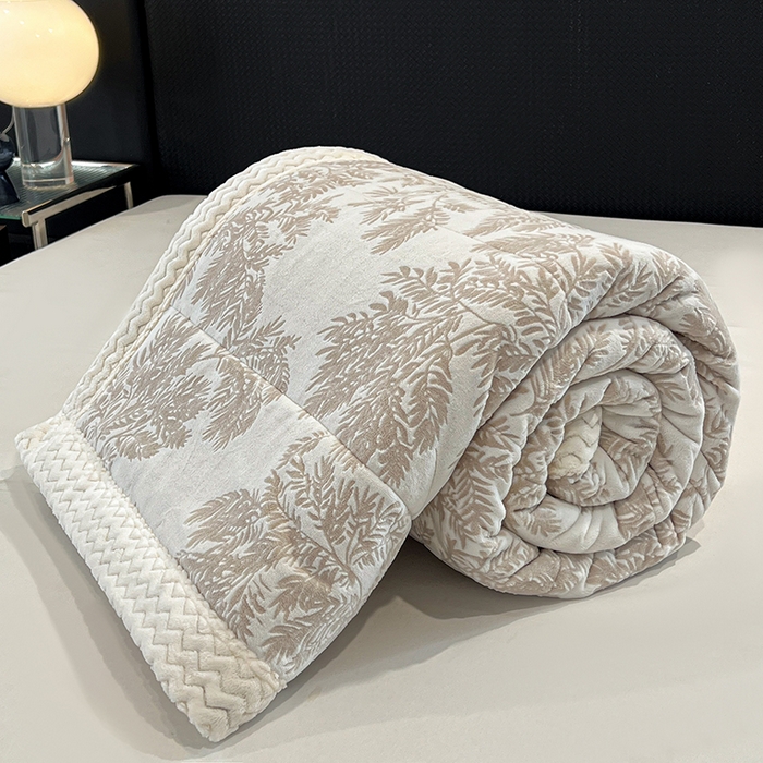 91家纺网 家纺一手货源 找家纺 倾慕家纺 2026新款雕花绒贝贝绒三层复合保暖毯 三层毯乐枝米灰