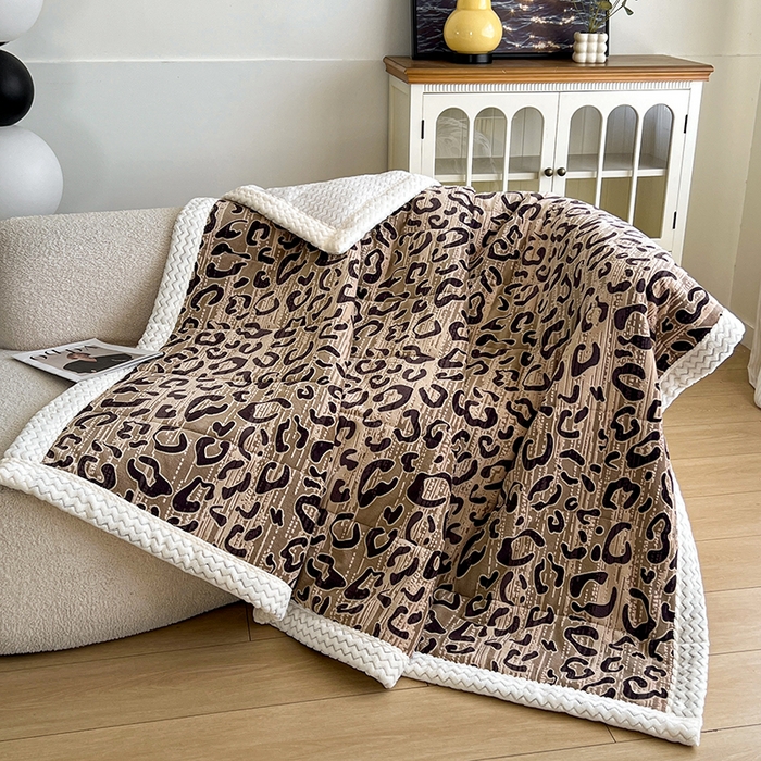 91家纺网 家纺一手货源 找家纺 倾慕家纺 2026新款雕花绒贝贝绒三层复合保暖毯 三层毯维密咖