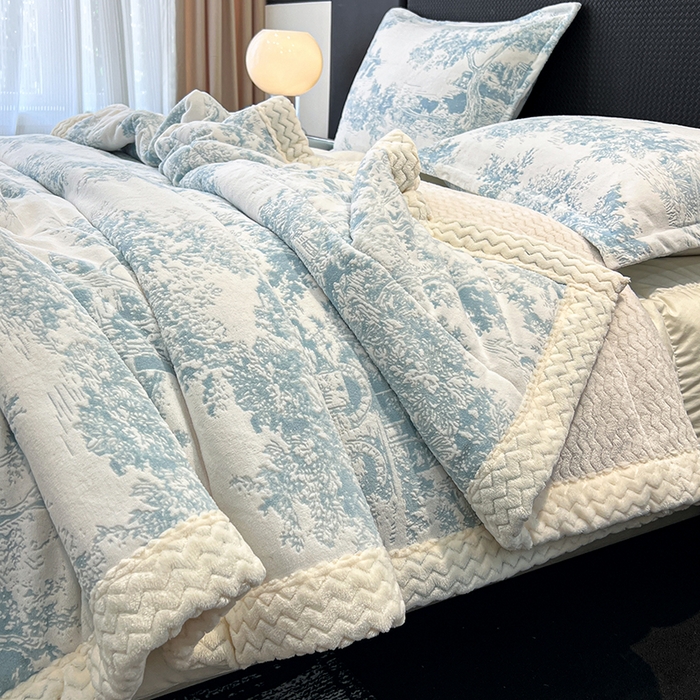 91家纺网 家纺一手货源 找家纺 倾慕家纺 2026新款雕花绒贝贝绒三层复合保暖毯 三层毯云思木想蓝