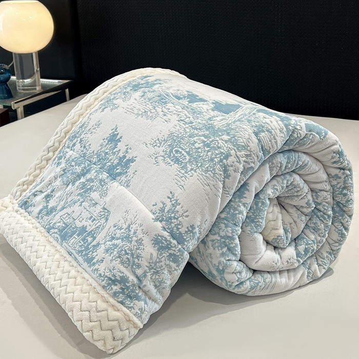 91家纺网 家纺一手货源 找家纺 倾慕家纺 2026新款雕花绒贝贝绒三层复合保暖毯 三层毯云思木想蓝