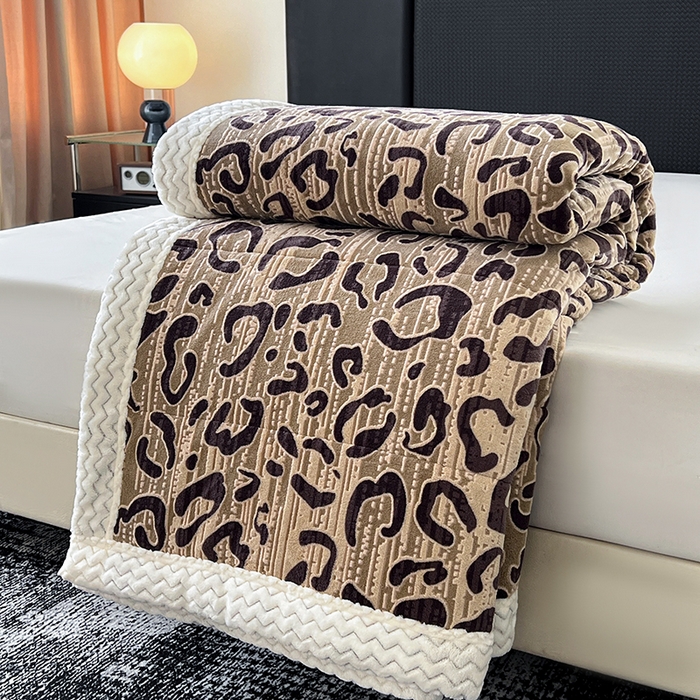 91家纺网 家纺一手货源 找家纺 倾慕家纺 2026新款雕花绒贝贝绒三层复合保暖毯 三层毯维密咖