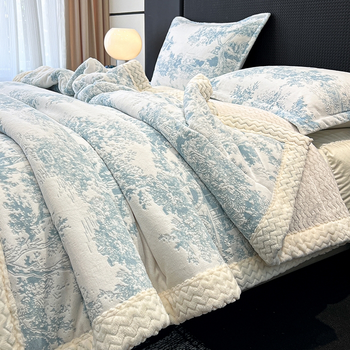 91家纺网 家纺一手货源 找家纺 倾慕家纺 2026新款雕花绒贝贝绒三层复合保暖毯 三层毯云思木想蓝