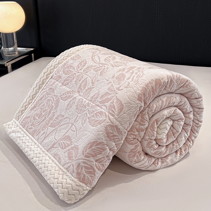 91家纺网 家纺一手货源 找家纺 倾慕家纺 2026新款雕花绒贝贝绒三层复合保暖毯 三层毯爱意浓粉