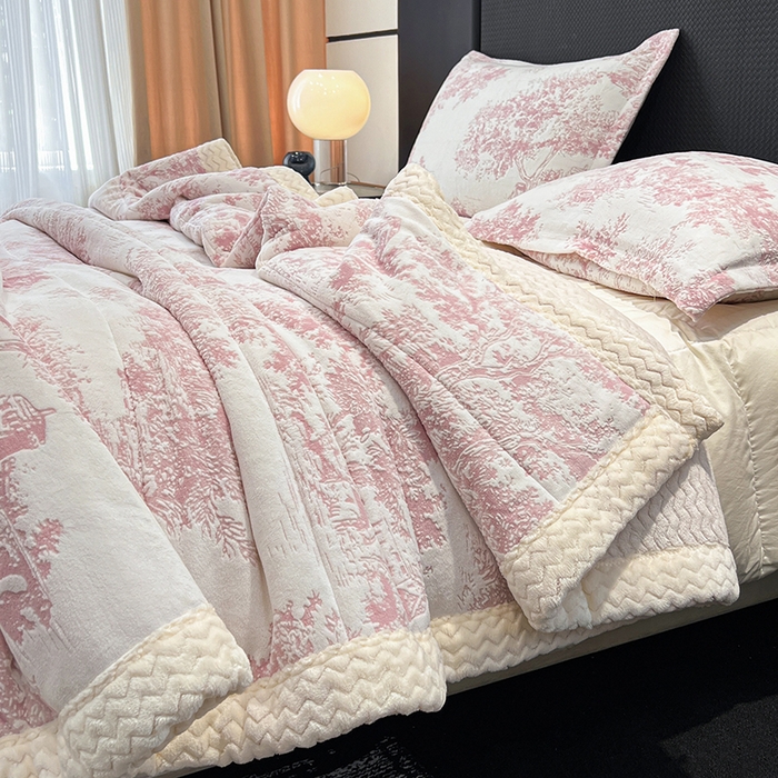 91家纺网 家纺一手货源 找家纺 倾慕家纺 2026新款雕花绒贝贝绒三层复合保暖毯 三层毯云思木想粉