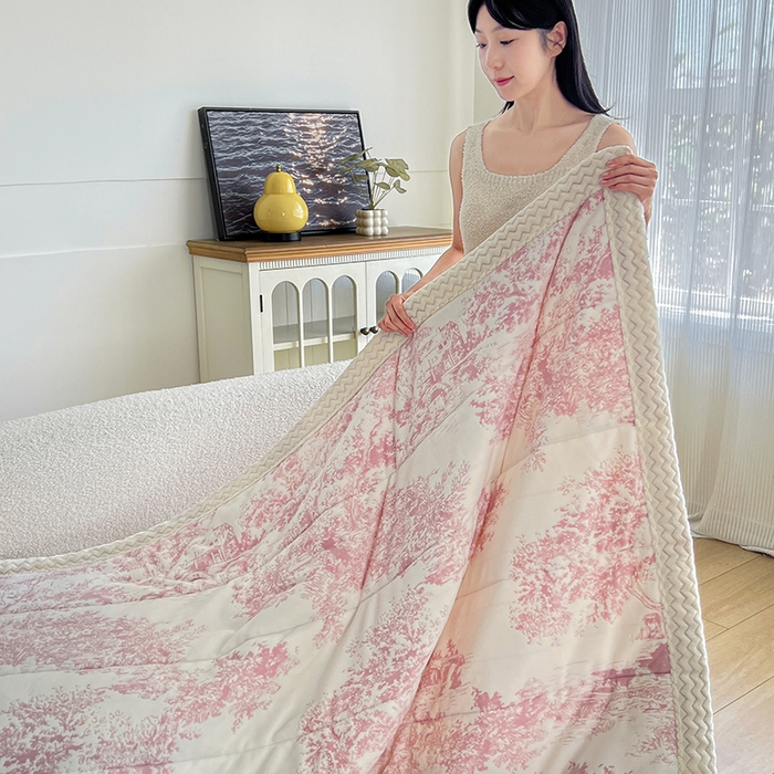 91家纺网 家纺一手货源 找家纺 倾慕家纺 2026新款雕花绒贝贝绒三层复合保暖毯 三层毯云思木想粉