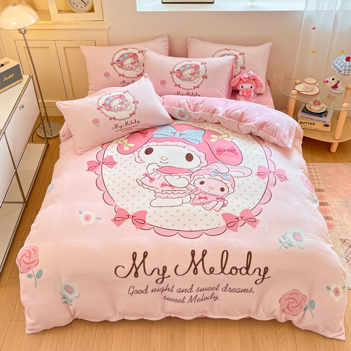 91家纺网 家纺一手货源 找家纺 博雅 2025新款三丽鸥正版授权高克重大版牛奶绒四件套 牛奶绒大版-小花美乐蒂