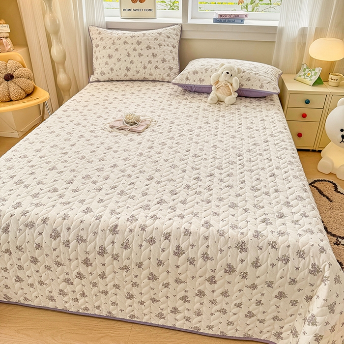 91家纺网 家纺一手货源 找家纺 汣沐生活 2025新款可水洗针织棉印花款夹棉床盖床盖三件套 紫薇风铃