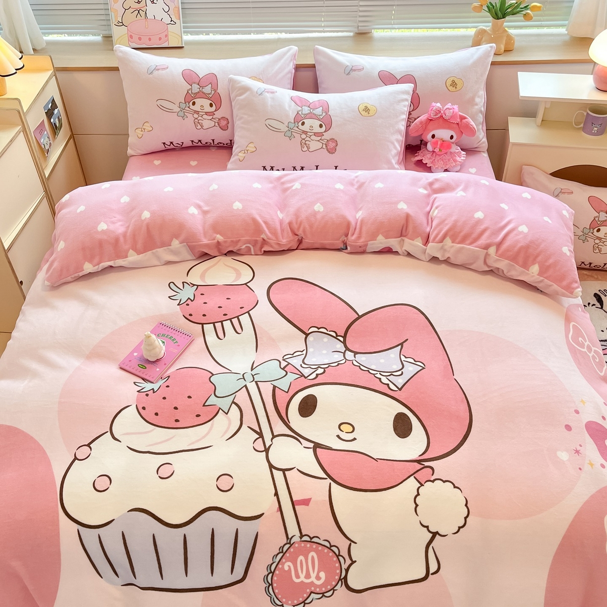 91家纺网 家纺一手货源 找家纺 博雅 2025新款三丽鸥正版授权高克重大版牛奶绒四件套 牛奶绒大版-蛋糕美乐蒂