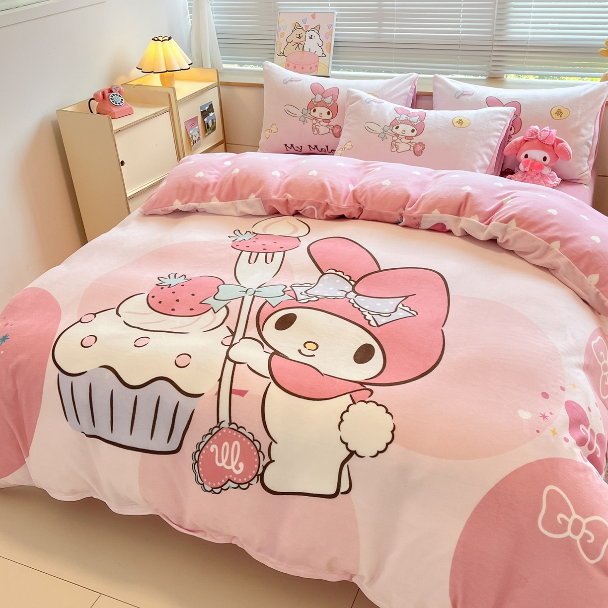 91家纺网 家纺一手货源 找家纺 博雅 2025新款三丽鸥正版授权高克重大版牛奶绒四件套 牛奶绒大版-蛋糕美乐蒂