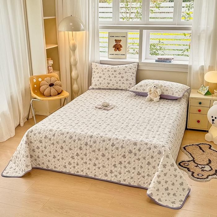 91家纺网 家纺一手货源 找家纺 汣沐生活 2025新款可水洗针织棉印花款夹棉床盖床盖三件套 紫薇风铃