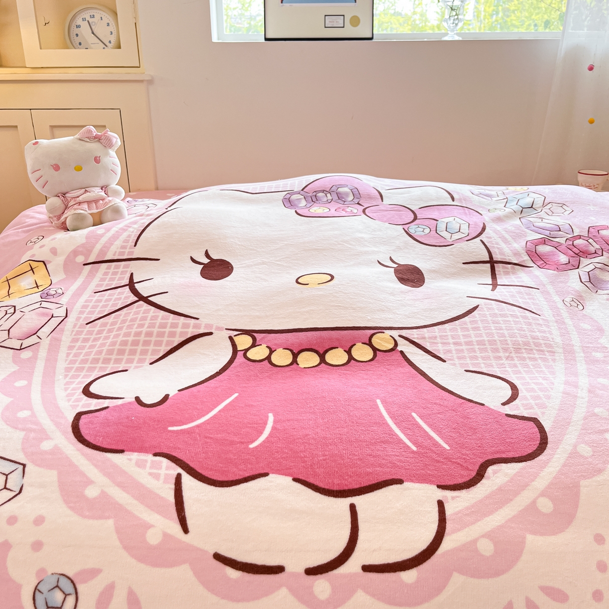 91家纺网 家纺一手货源 找家纺 博雅 2025新款三丽鸥正版授权高克重大版牛奶绒四件套 牛奶绒大版-花花KT猫