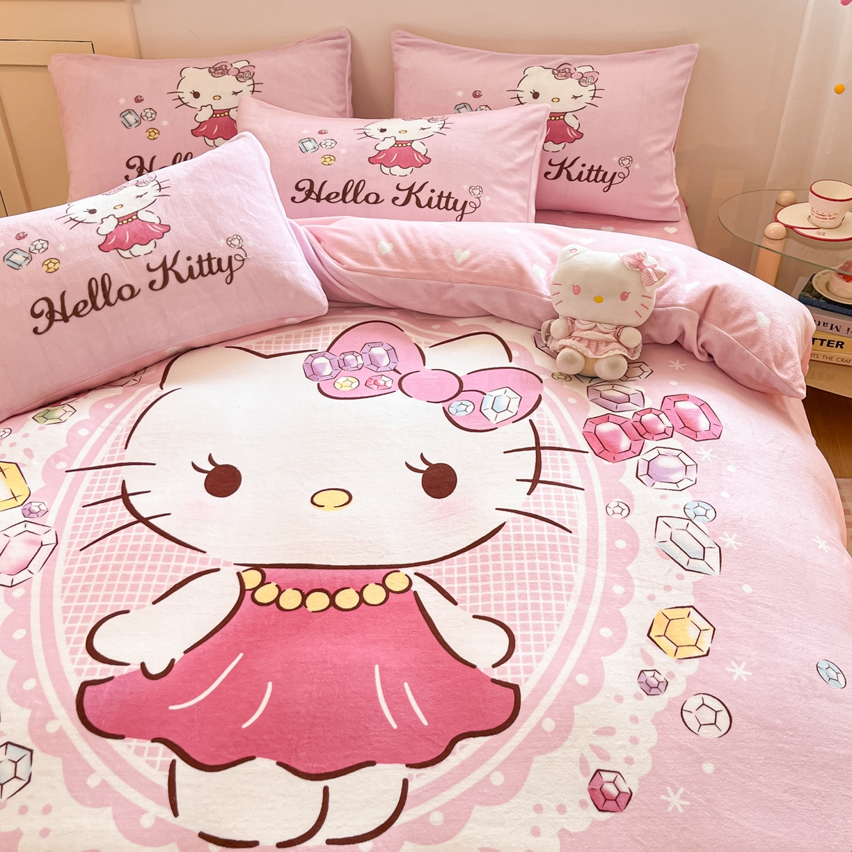 91家纺网 家纺一手货源 找家纺 博雅 2025新款三丽鸥正版授权高克重大版牛奶绒四件套 牛奶绒大版-花花KT猫