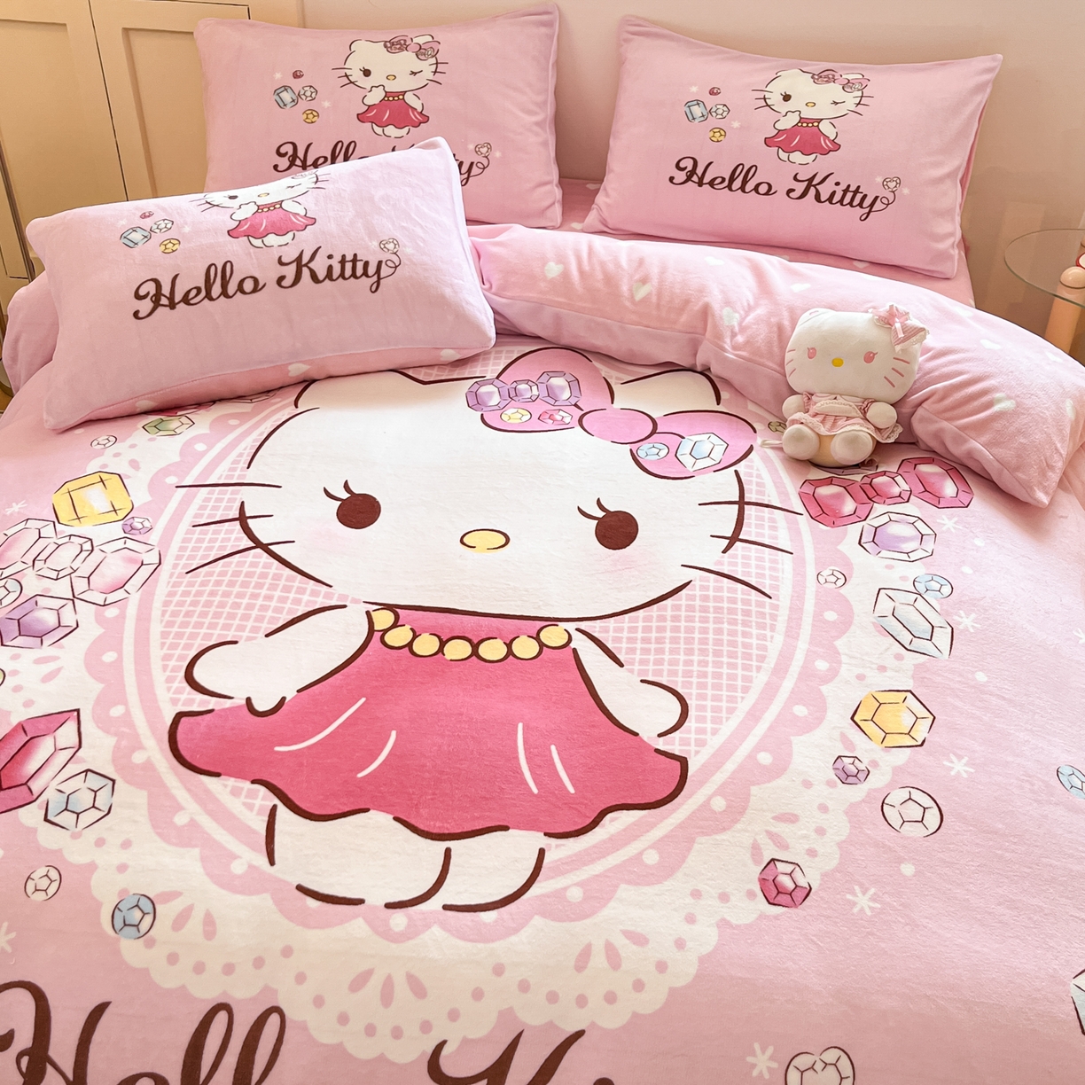 91家纺网 家纺一手货源 找家纺 博雅 2025新款三丽鸥正版授权高克重大版牛奶绒四件套 牛奶绒大版-花花KT猫