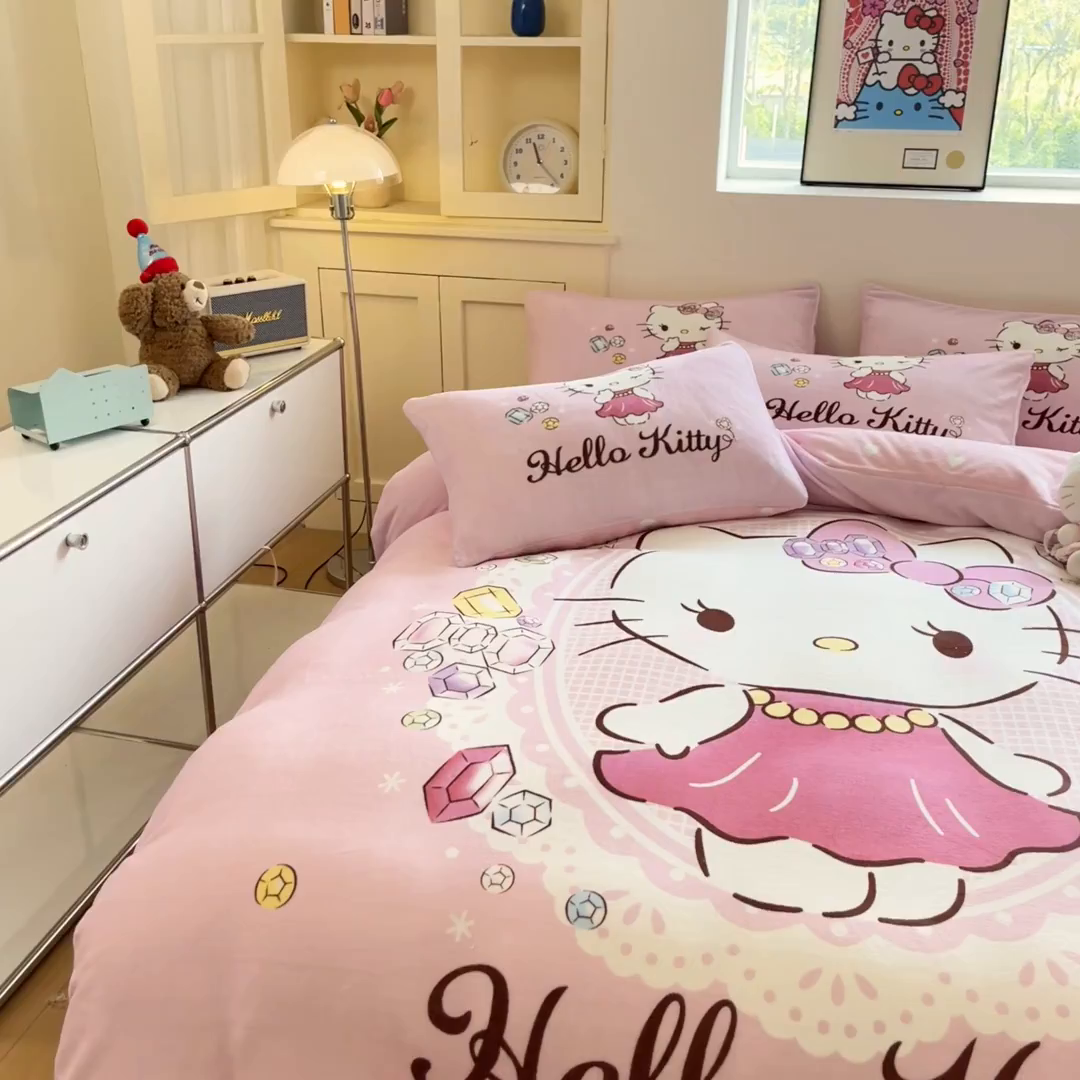 91家纺网 家纺一手货源 找家纺 博雅 2025新款三丽鸥正版授权高克重大版牛奶绒四件套 牛奶绒大版-花花KT猫